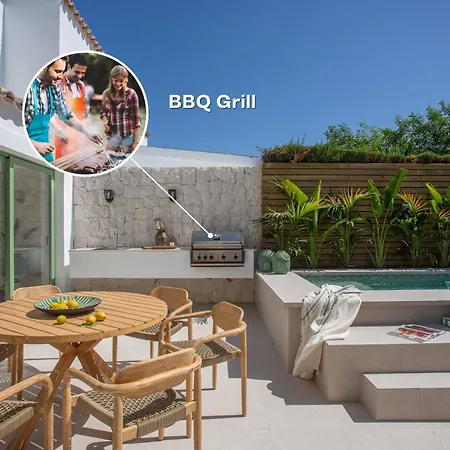 Vacation I Casa Savia, Private Heated Pool, Luxury Interiors, 10min Walk To The